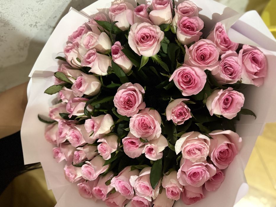 Нежные розовые розы — 51 шт.