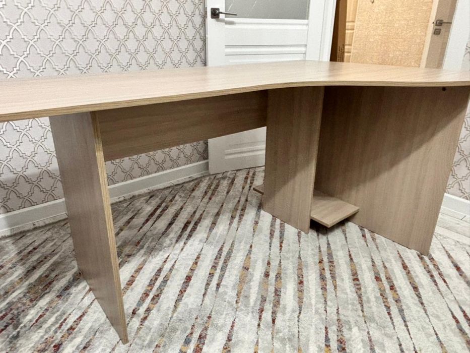 Продам компьютерный стол 160*100