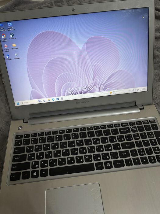 Ноутбук Lenovo.