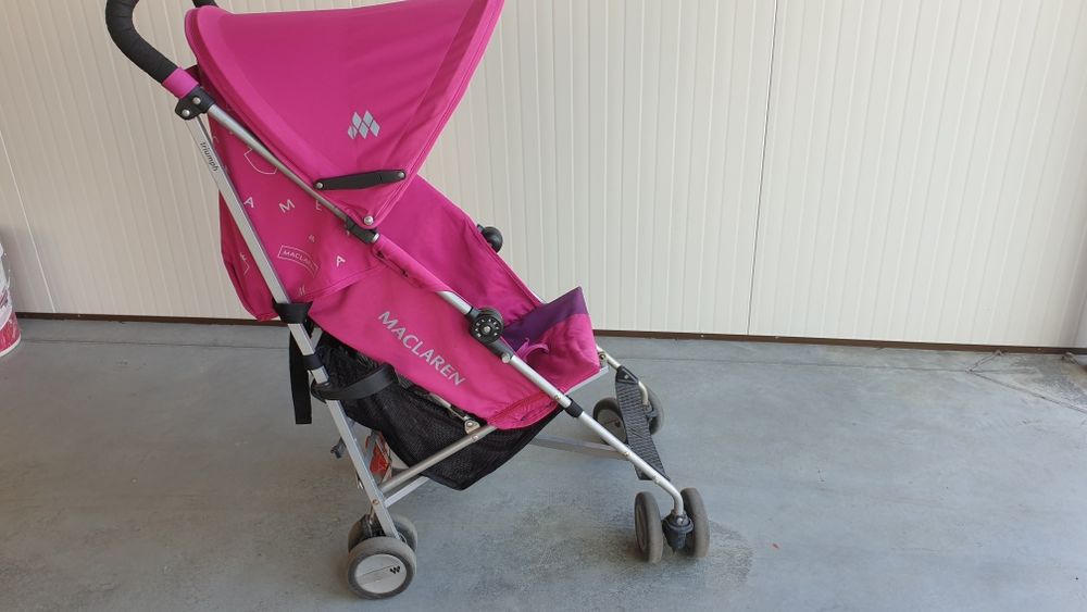 Vând carucior maclaren