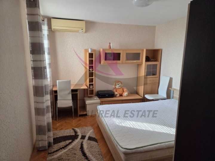 Просторен двустаен -Левски