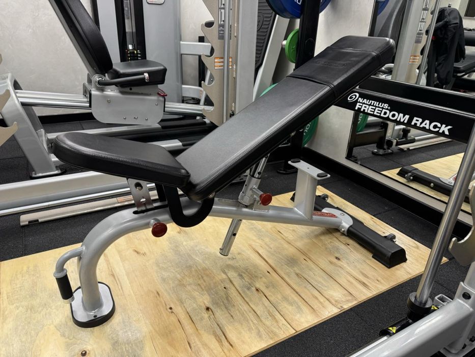 Регулируема лежанка пейка за фитнес Star Trac