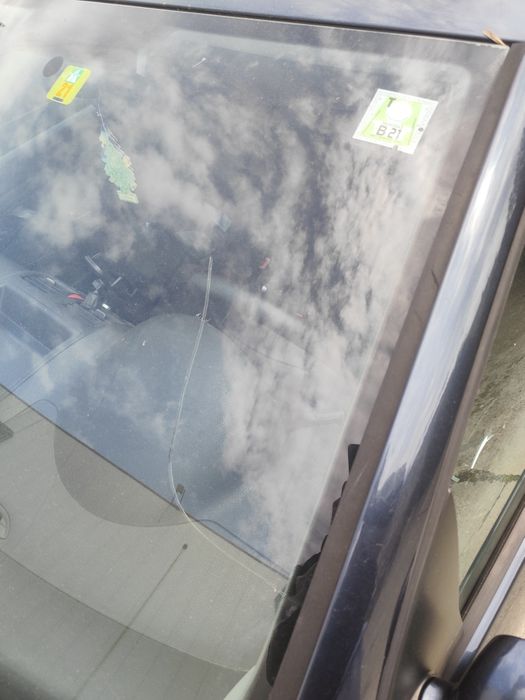 Vand Golf 5 1.9 TDI (problema cu volanta, zgariata)