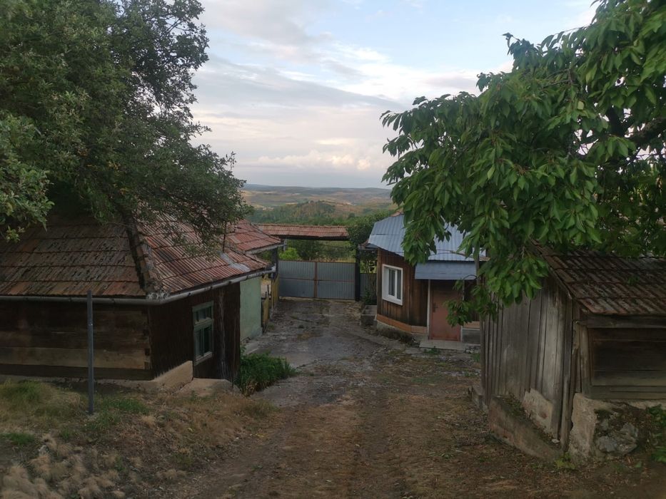 Casă de vânzare în Cacova Ierii, com. Iara