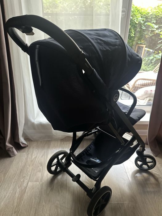 Carucior pentru bebelusi Cybex Gold Beezy Magic Black