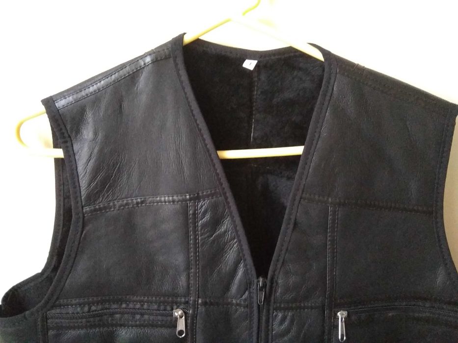 Черно кожено елече