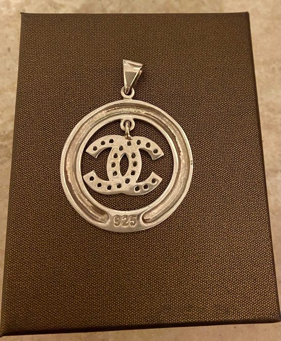 Сребърен синджир с висулка CHANEL- сребро проба 925
