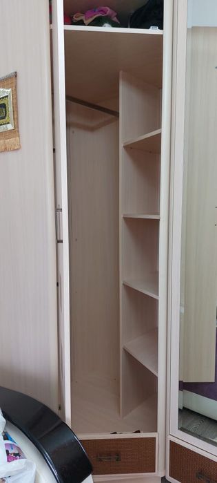 Продам угловой шкаф
