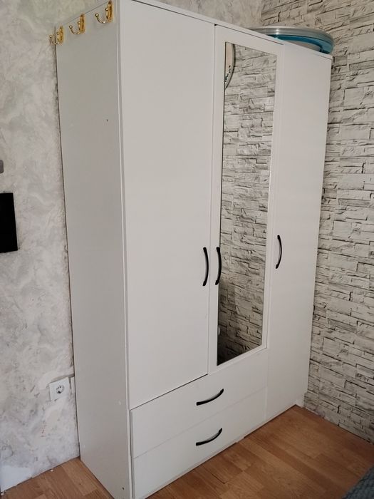 Продам шкаф   для спальни !