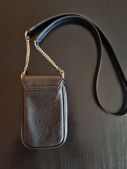 Чантичка за телефон Guess