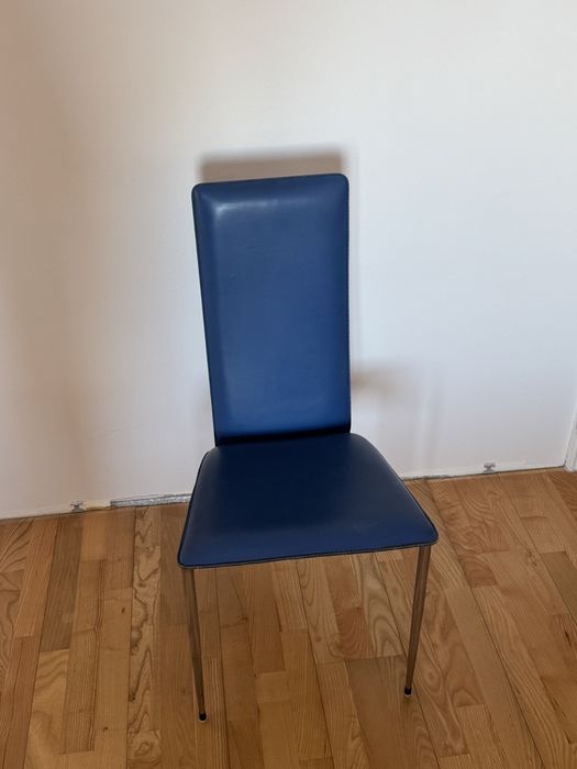 Продавам 6 трапезни стола