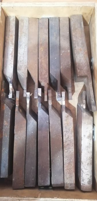 Продам токарный инструмент