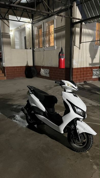Продам скутер м8 165 кубов