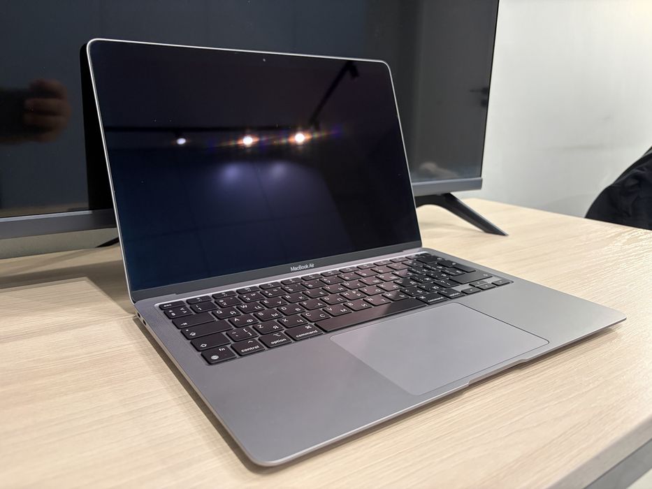 MacBook M1 2020 8/256