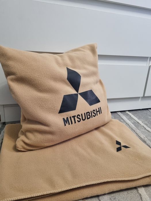 Подушка и плед в машину