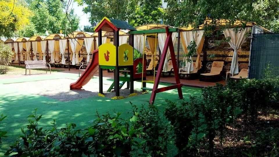 Дава се под наем Двустаен апартамент в к.к. Слънчев бряг - 75 кв.м за 350 € - Снимка #1