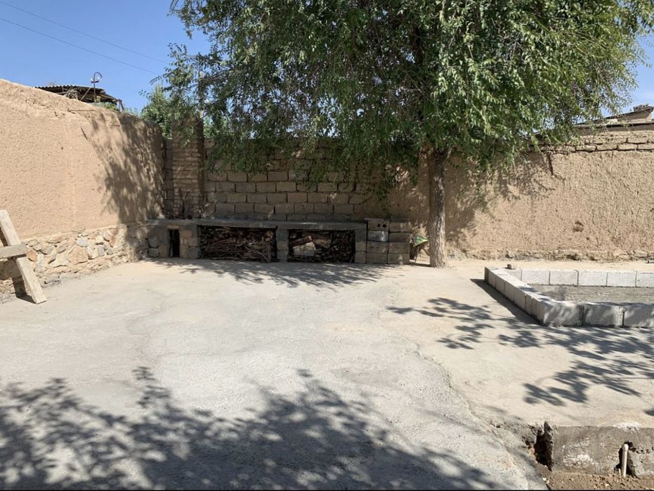 Шахарда жойлашган ховли