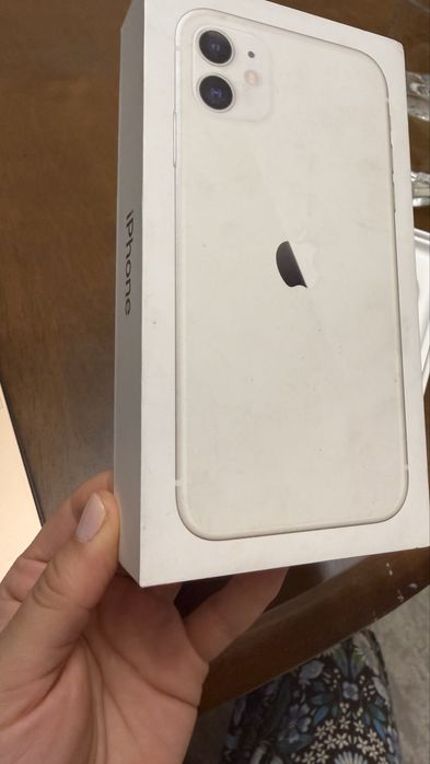 Продам оригинальный iPhone 11, 128 GB,белый