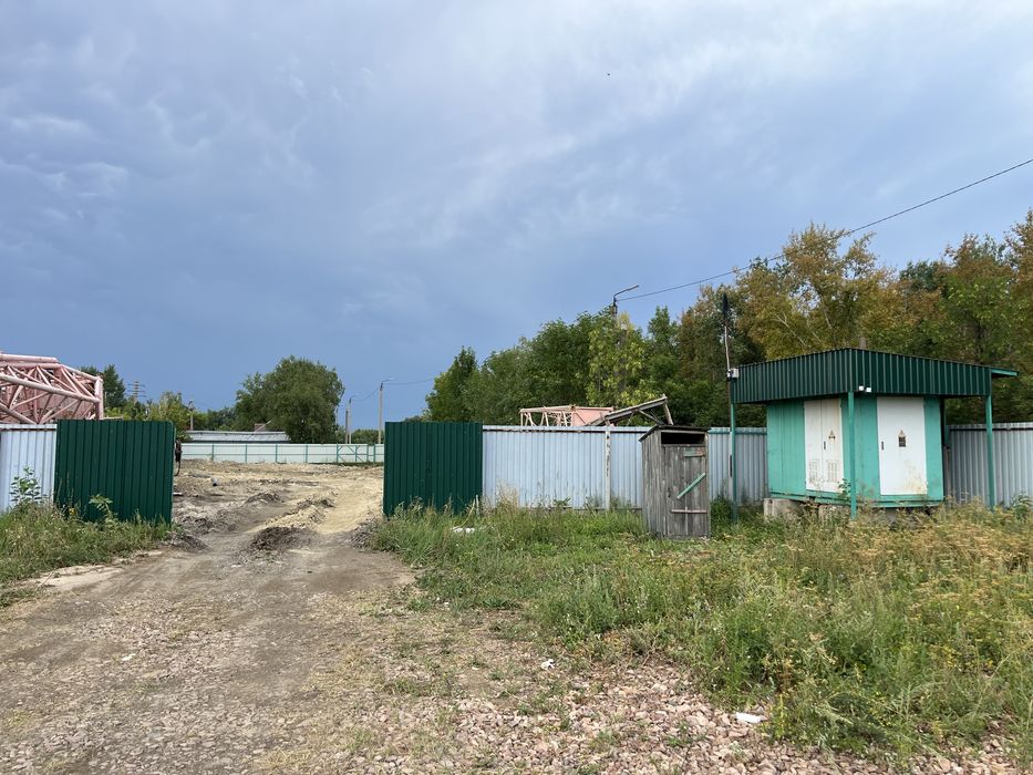 Продам земельный участок с помещением