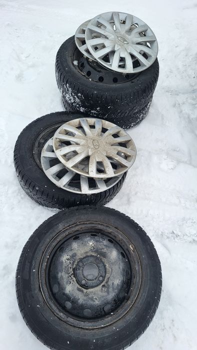 Продам шины с дисками от весты