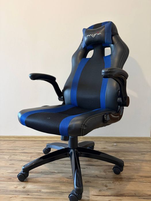 Scaun Gaming cu perna pentru cap.