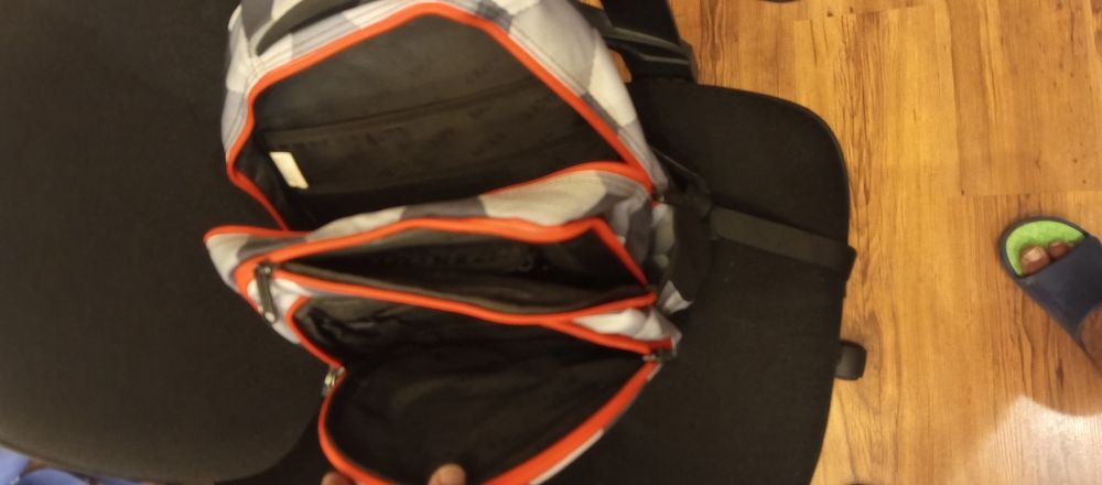 ученическа раница много малко използвана,здрава,дебела