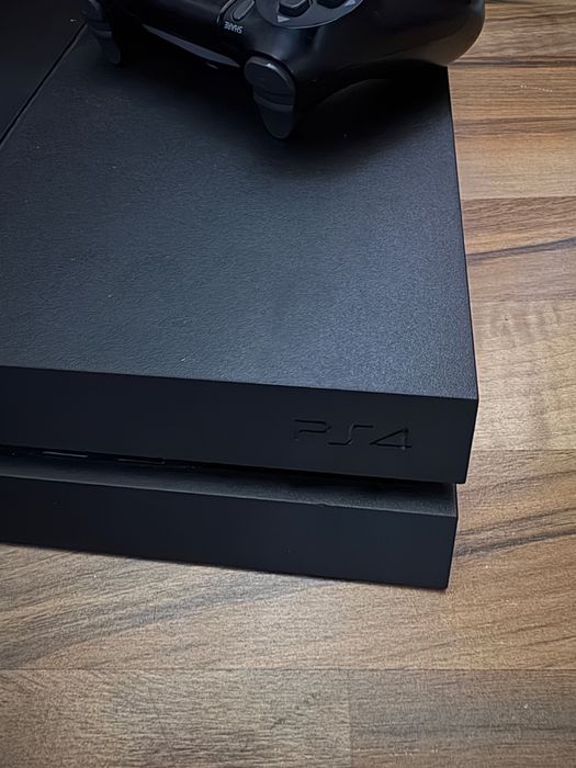 Vand Ps4 în stare bună