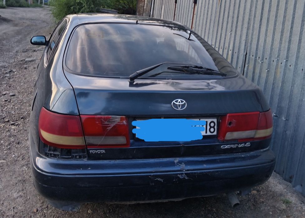 Продам машину тайота карина е