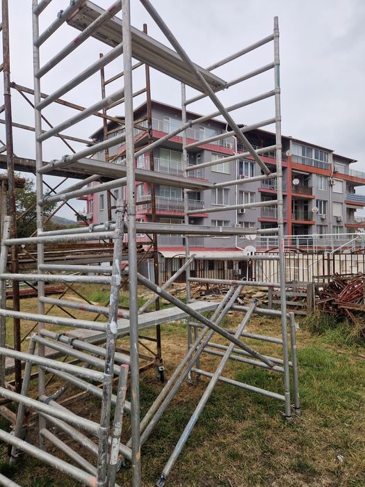 Вътрешни и външни мобилни скелета под наем.Височина по избор