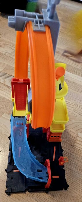 Hot wheels писта пожарна