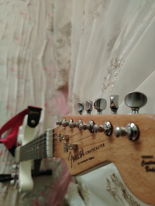 Fendr Sitratocaster Sotiladi