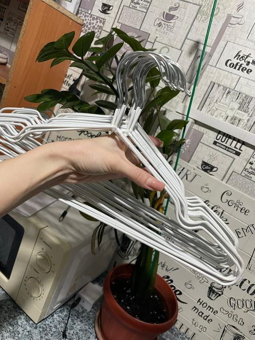 Продам вешалки для одежды