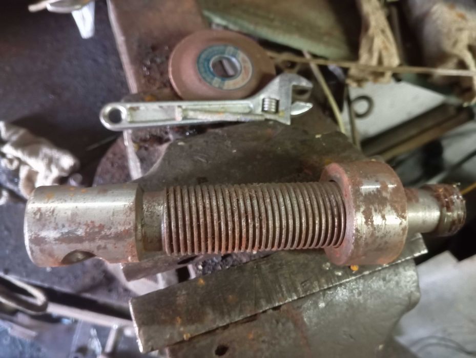 Притяжной болт приспособы