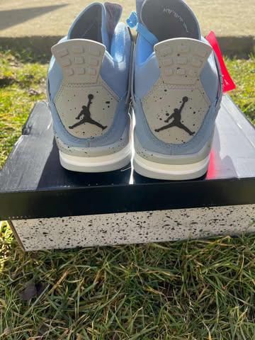 Nike Jordan 4 university blue