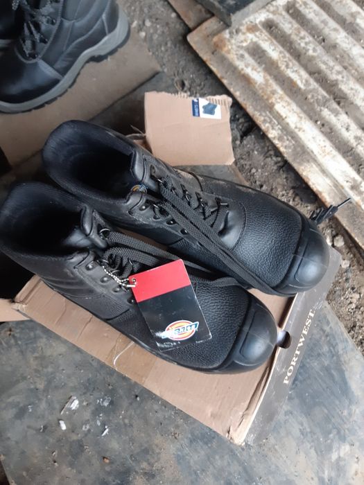 Продам осенние рабочие ботинки