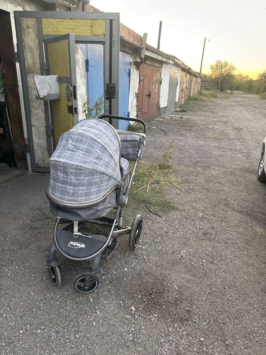 Коляска детская с люлькой