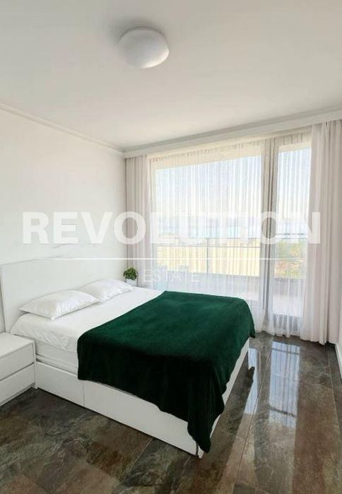 Тристаен апартамент в района на Галата!