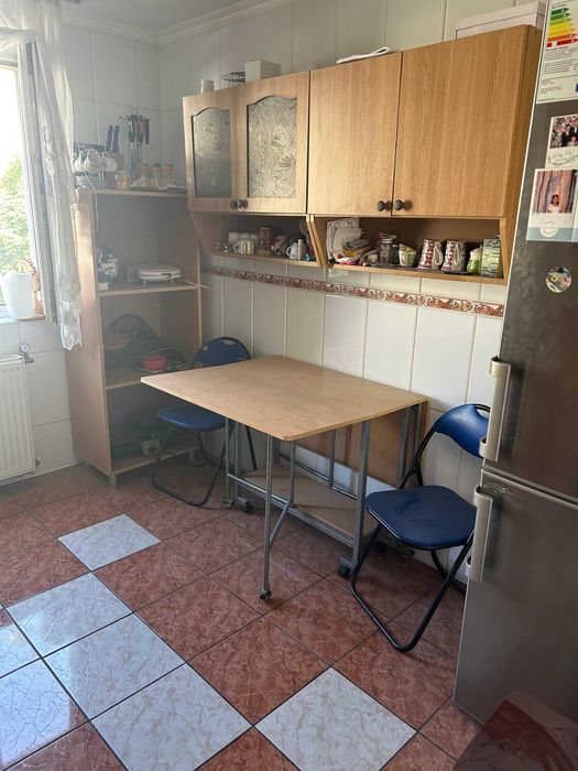 Închiriez apartament 3 camere zona Micro 6