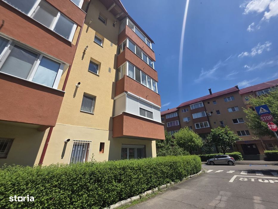 Vand apartament 2 camere decomandat Racadau cu beci si parcare