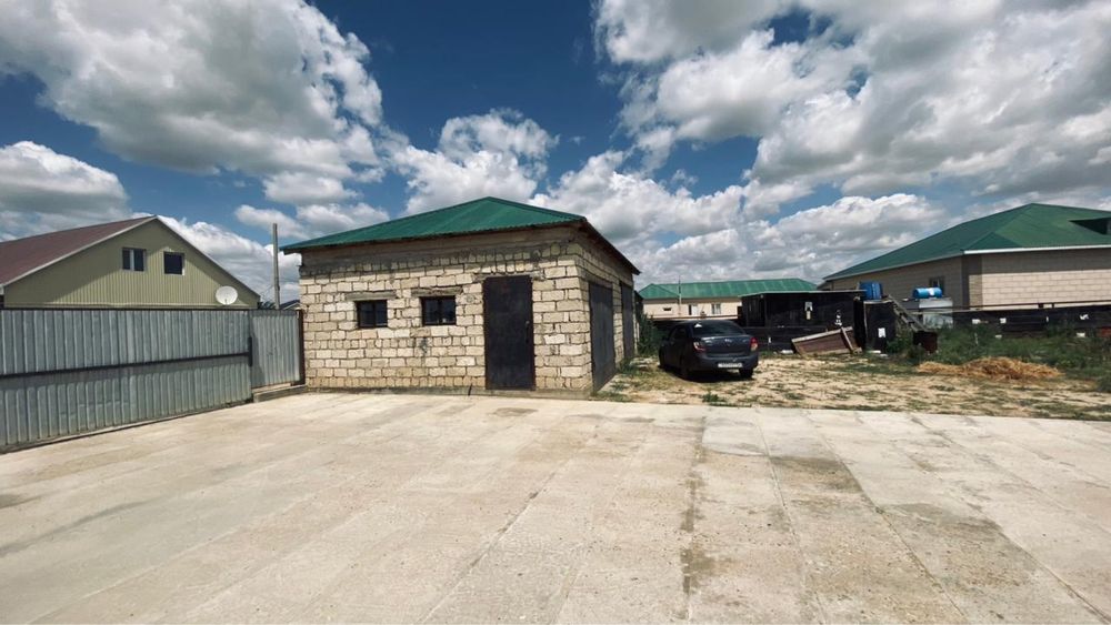 Продается дом сарай и гараж.