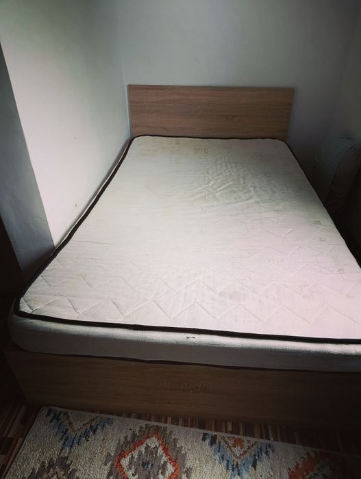 Vând 1pat cu saltea 125/205 350lei buc