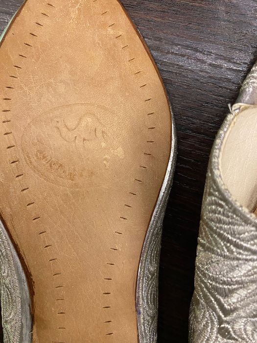 Papuci din piele cu broderie