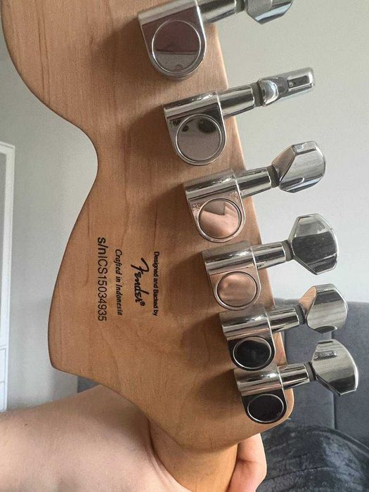 Електрическа китара Squier Fender Stratocaster HSS + усилвател