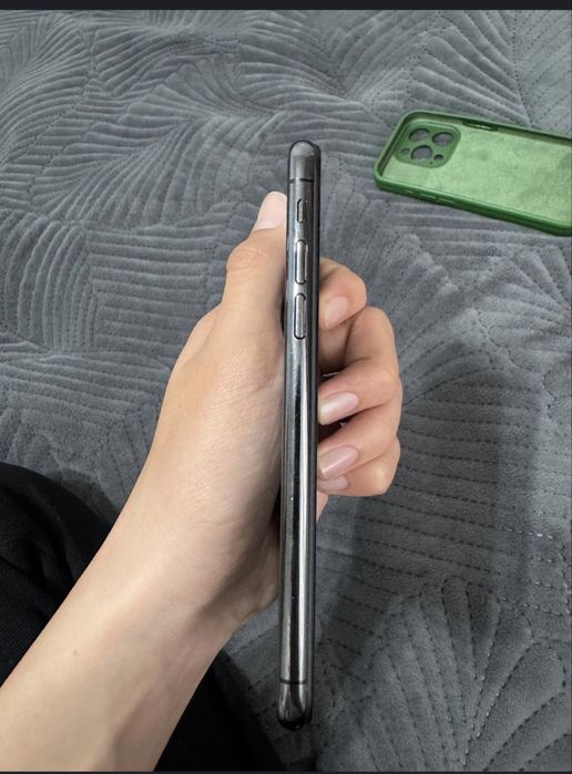 Продам iPhone xs