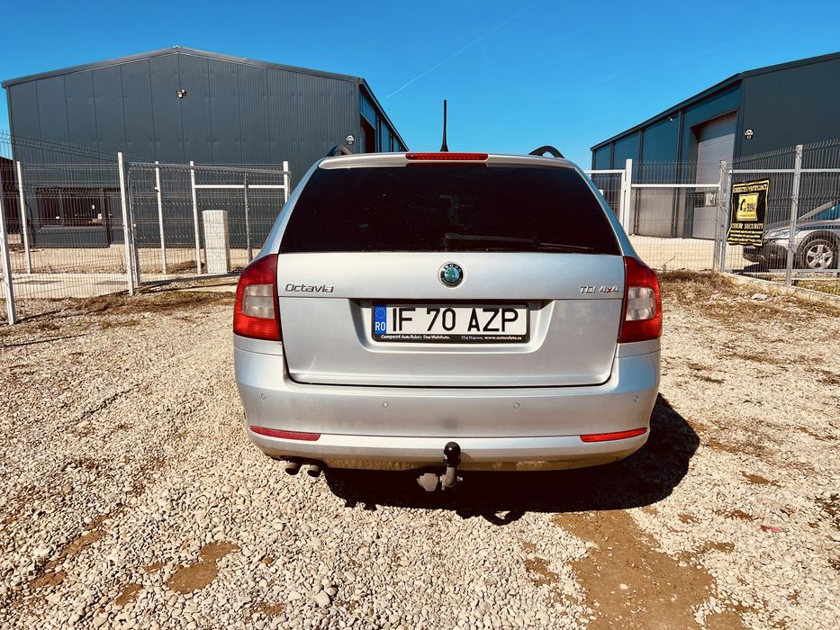 SKODA Octavia 2012 — imagine 3