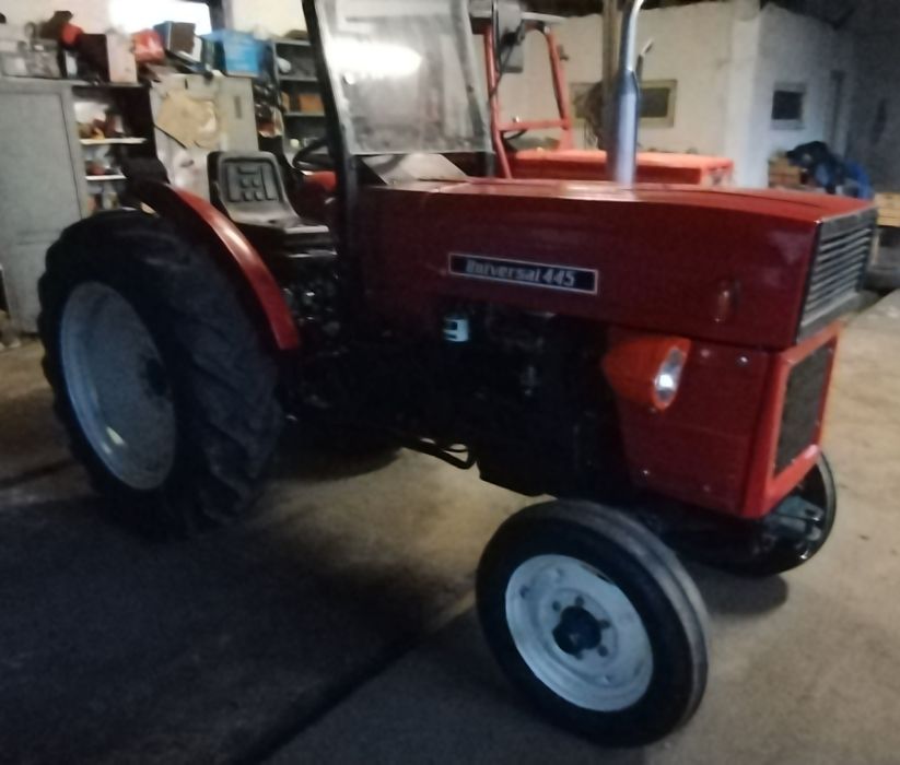 Tractor Universal 445 VR