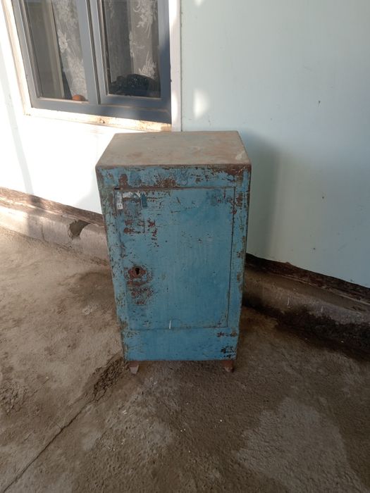 Seyf sotiladi bo'yi 1metr 40ga 50