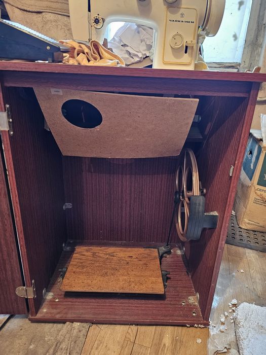 Продам швейную машину