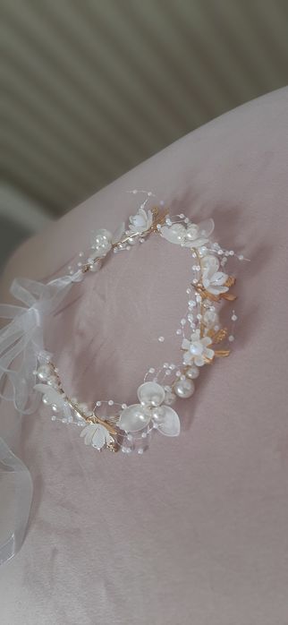 Cordeluta eleganta alba.