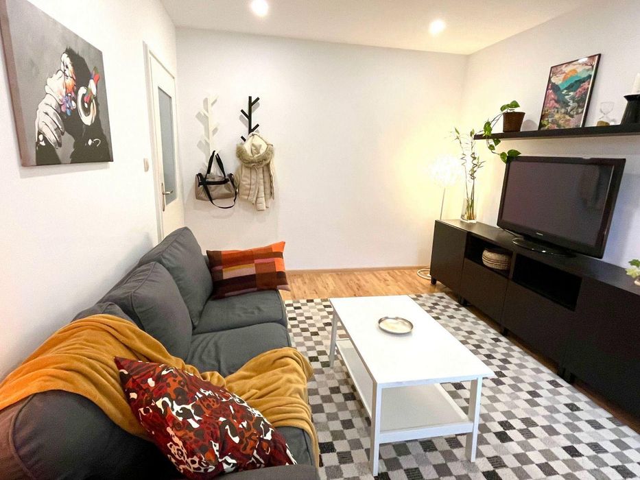 Дава се под наем Двустаен апартамент в София, Изток - 55 кв.м за 699 € - Снимка #1